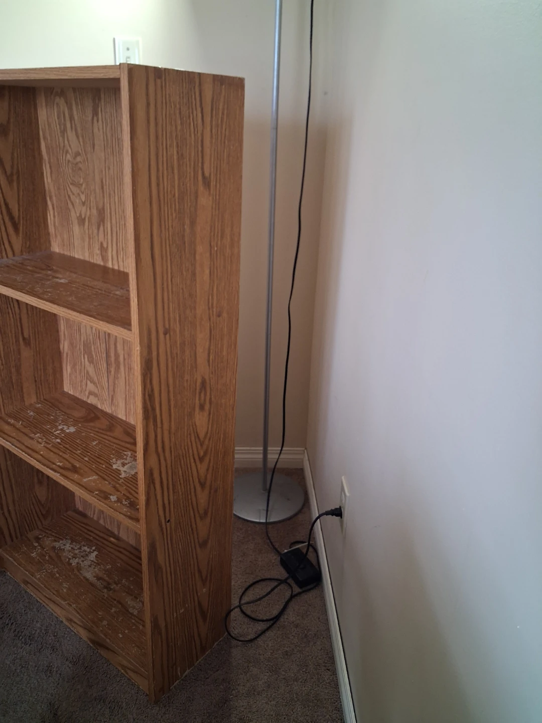 Wooden 3-shelf bookshelf - photo 3