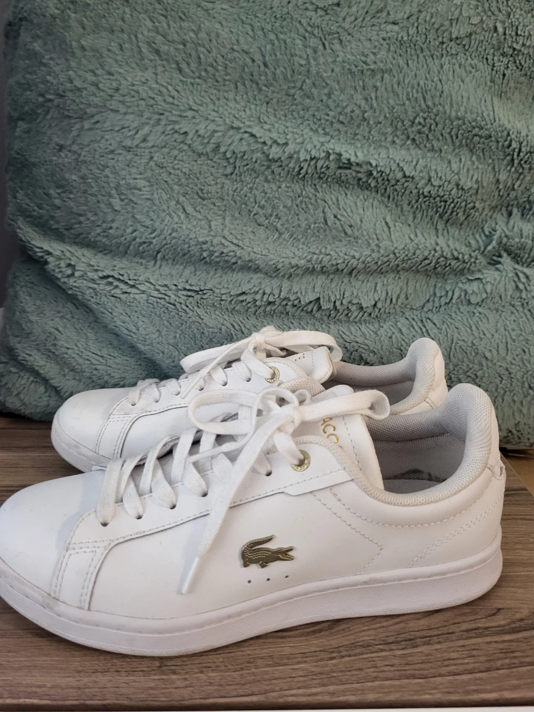 Mint Condition - Lacoste Carnaby Pro white sneakers