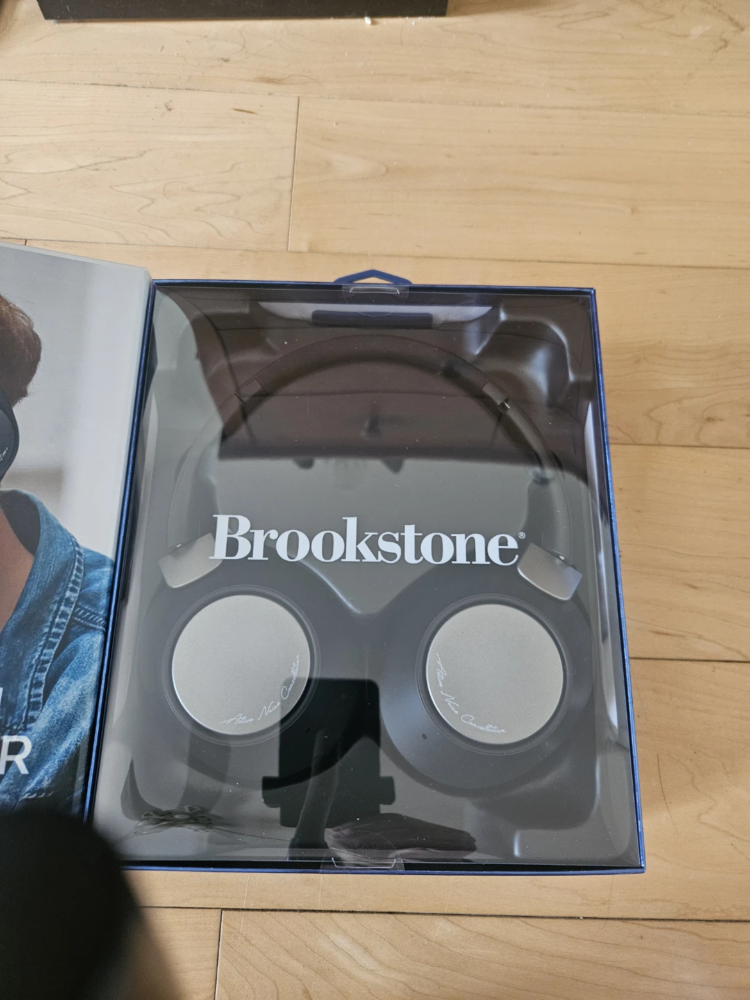 Brookstone Sonic Seclude  Active Noise Cancelling Wireless - photo 2