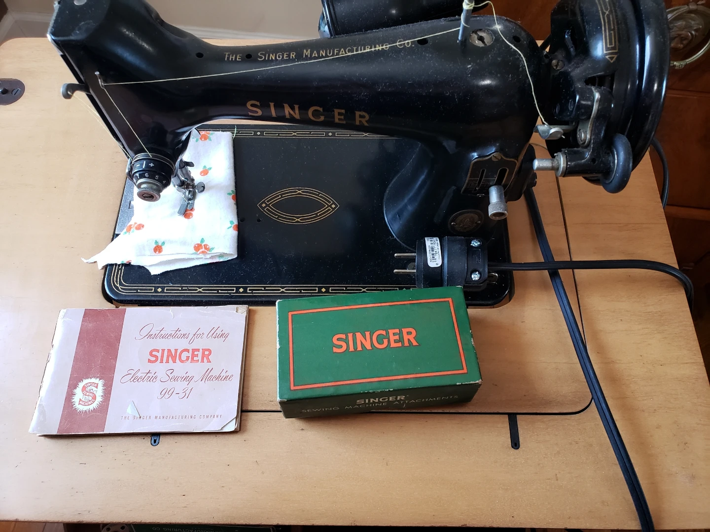 Singer Electric Sewing Machine - photo 3