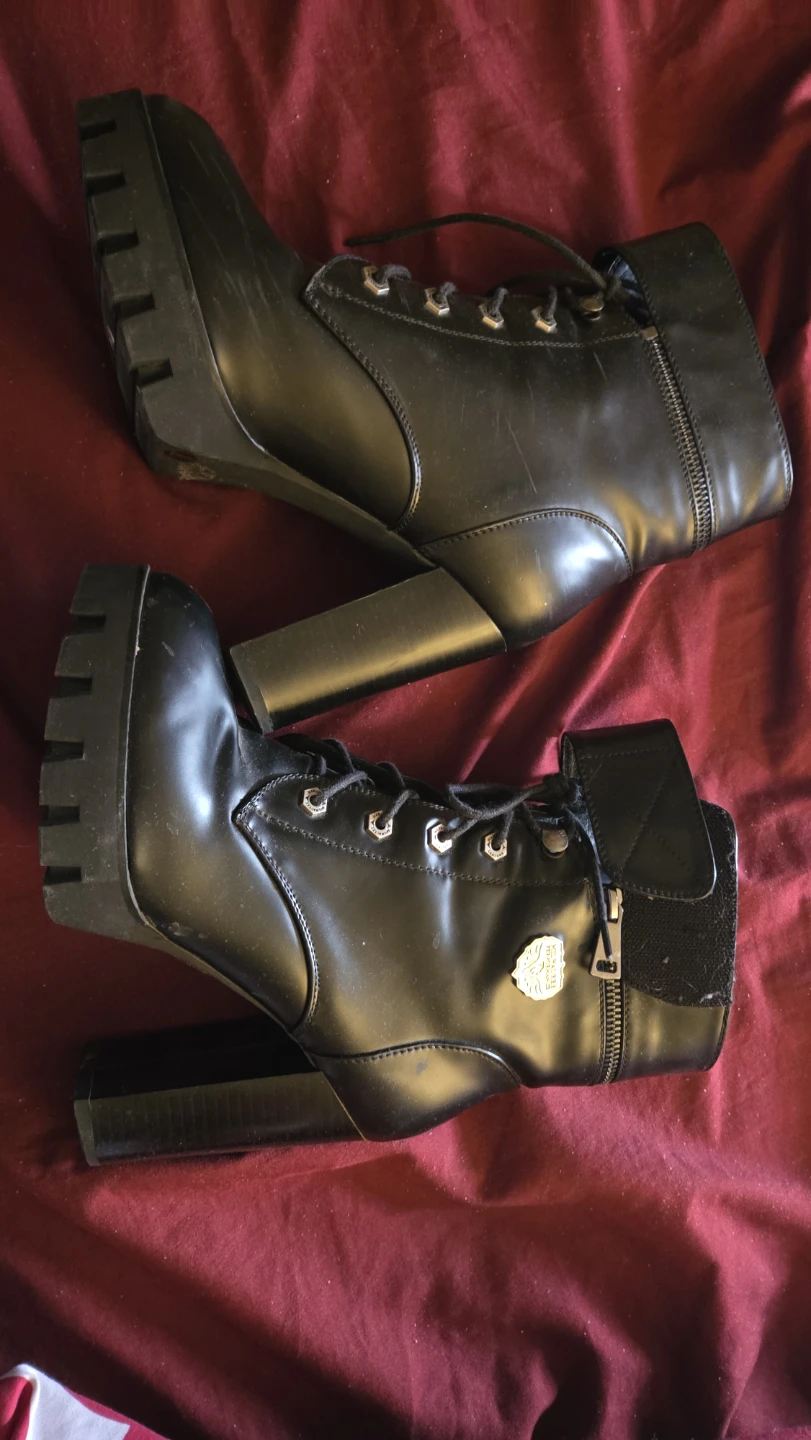 Milwaukee Performance Black Lace-Up Chunky Heel Boots - Size 7