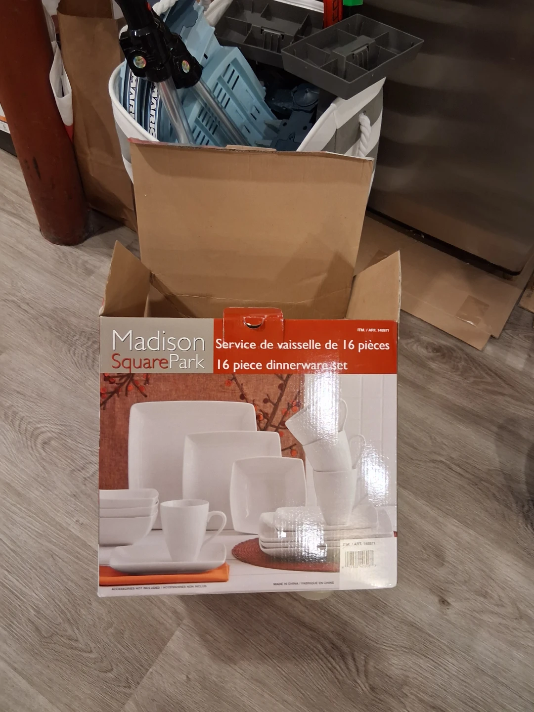 Madison SquarePark 16 Piece Dinnerware Set White