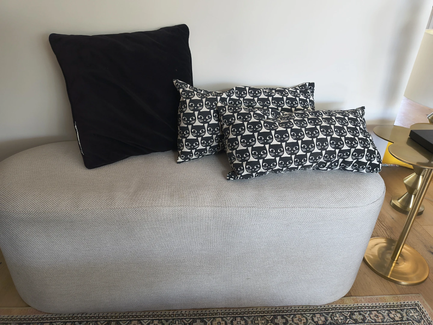 Modern upholstered bench with decorative pillows - photo 2