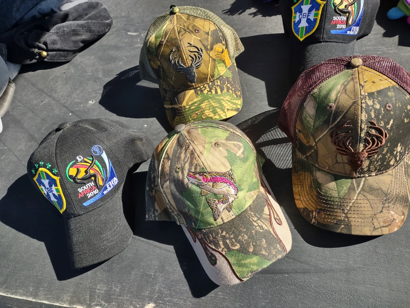 Free delivery Assorted Hats and Toques selling them as Lot - photo 5