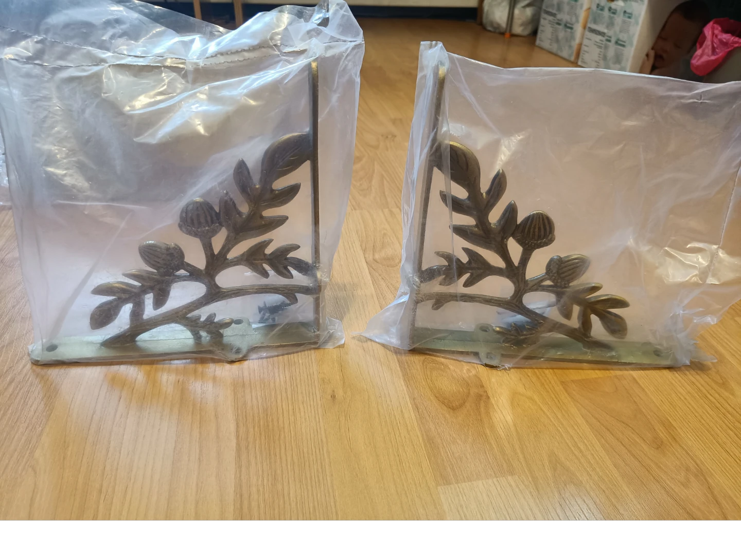 Decorative Shelf Brackets - Acorn and Leaf Design (Pair) - photo 2