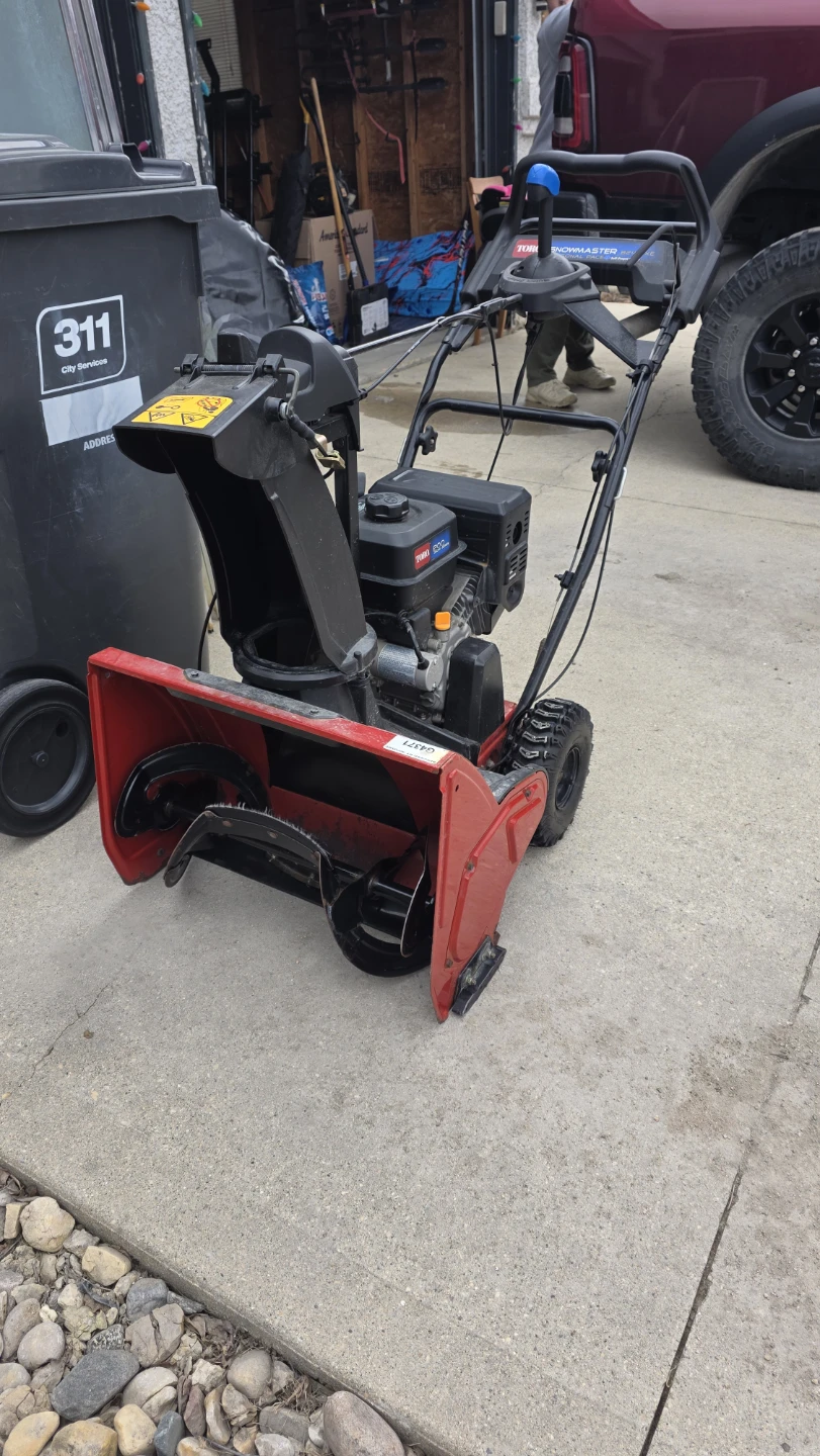 Toro 252cc Snowblower - photo 2