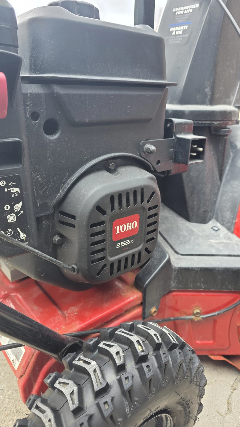 Toro 252cc Snowblower - photo 3