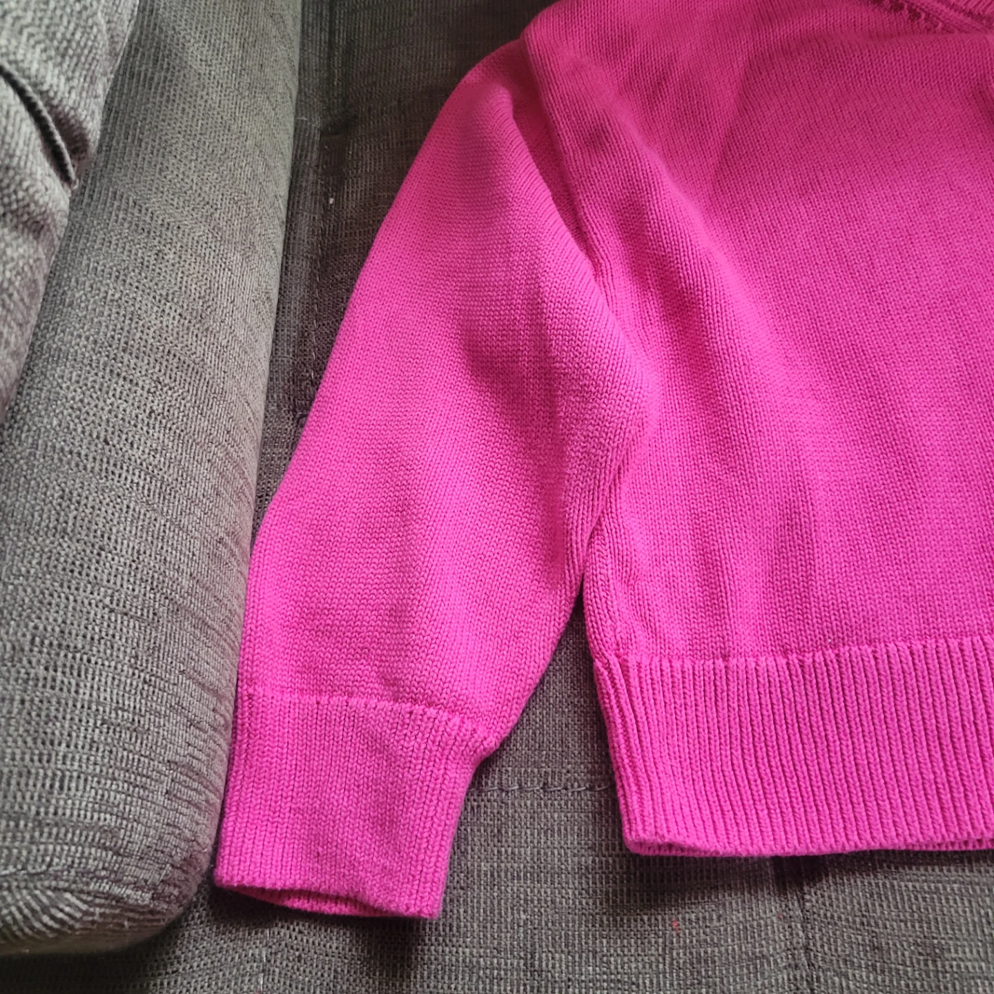 GAP kids XL  knit sweater with a V-neck design. - photo 5
