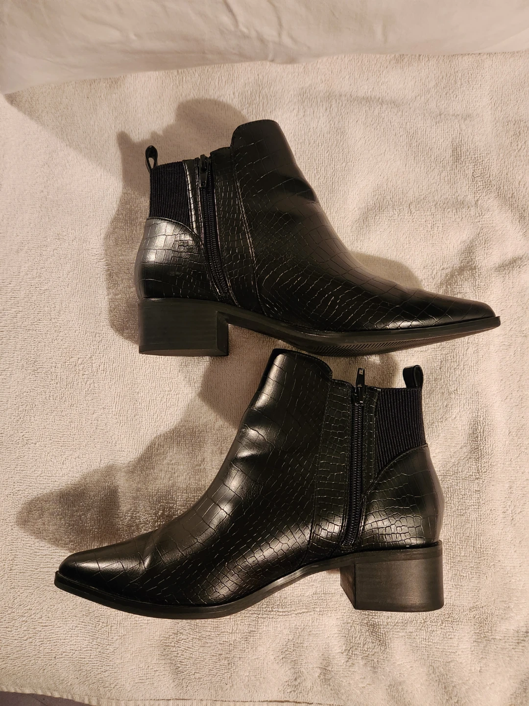 🌱 Black Croc Embossed Size 8 Ankle Boots - photo 5
