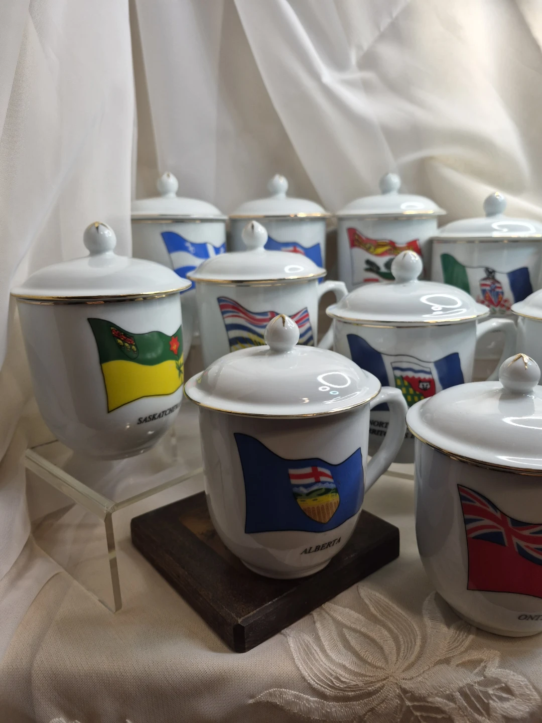 Set of 10 of the 13 Canadian Collection Porcelain Mugs - photo 3