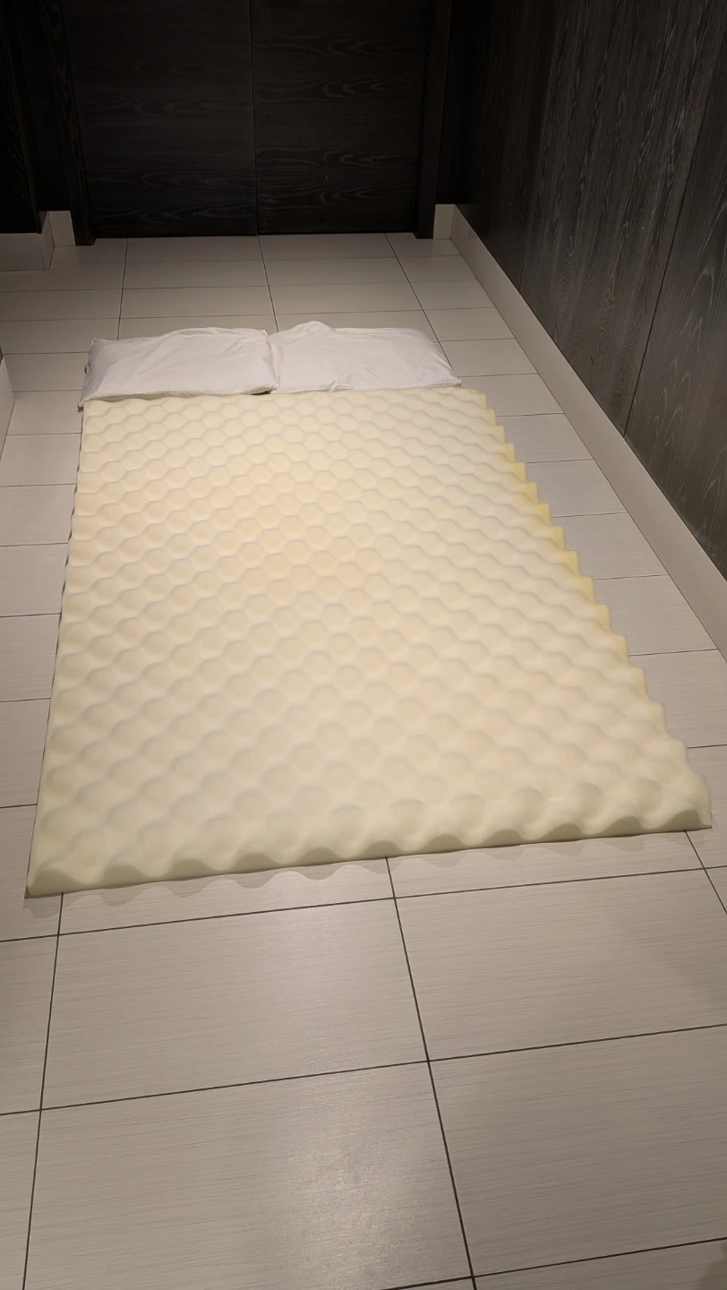 Foam Mattress Topper with 4 pillows