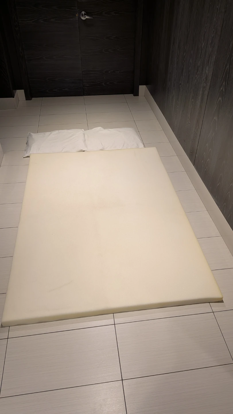Foam Mattress Topper with 4 pillows - photo 2