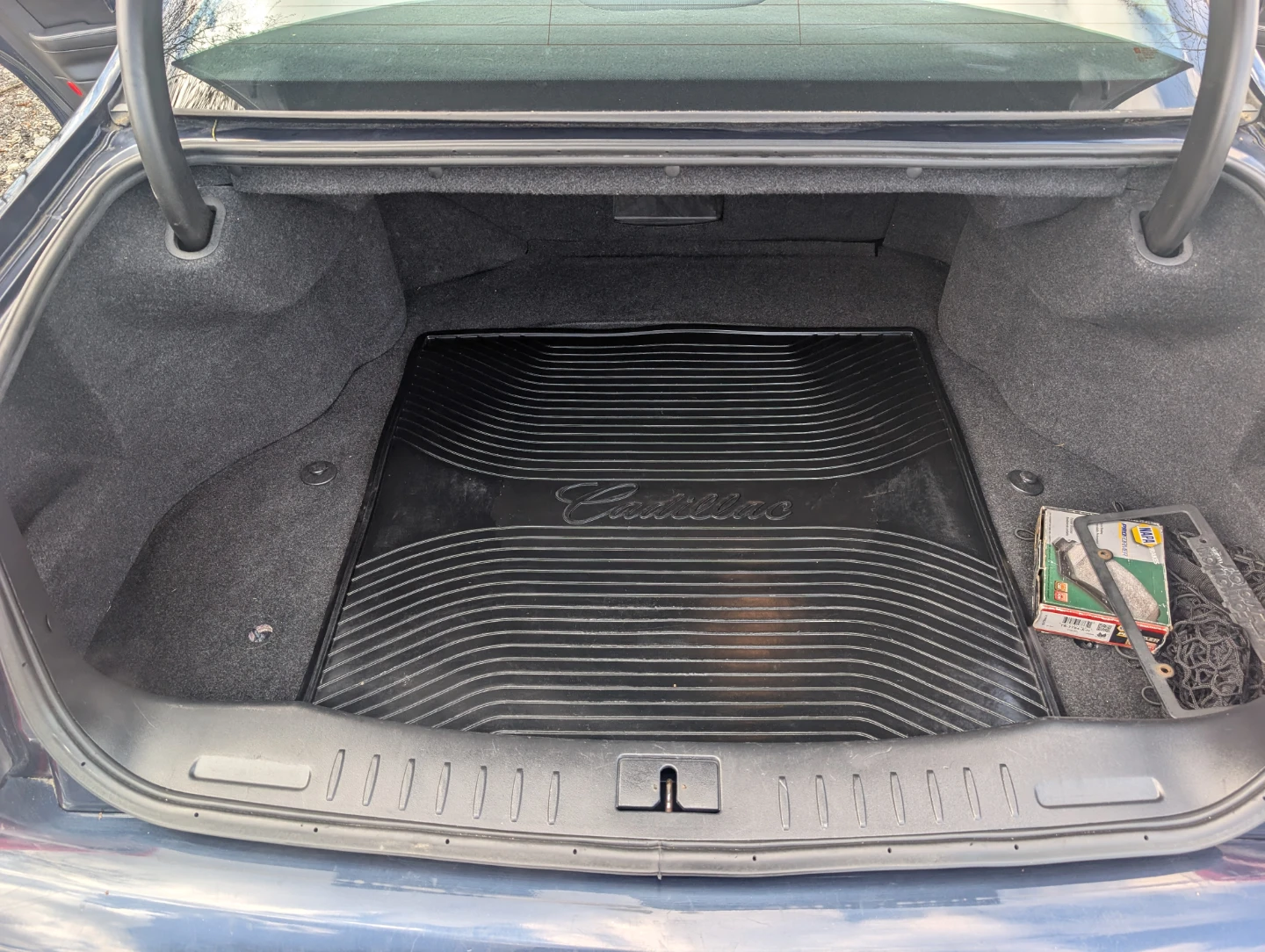 2009 Cadillac DTS sedan console shift - photo 3