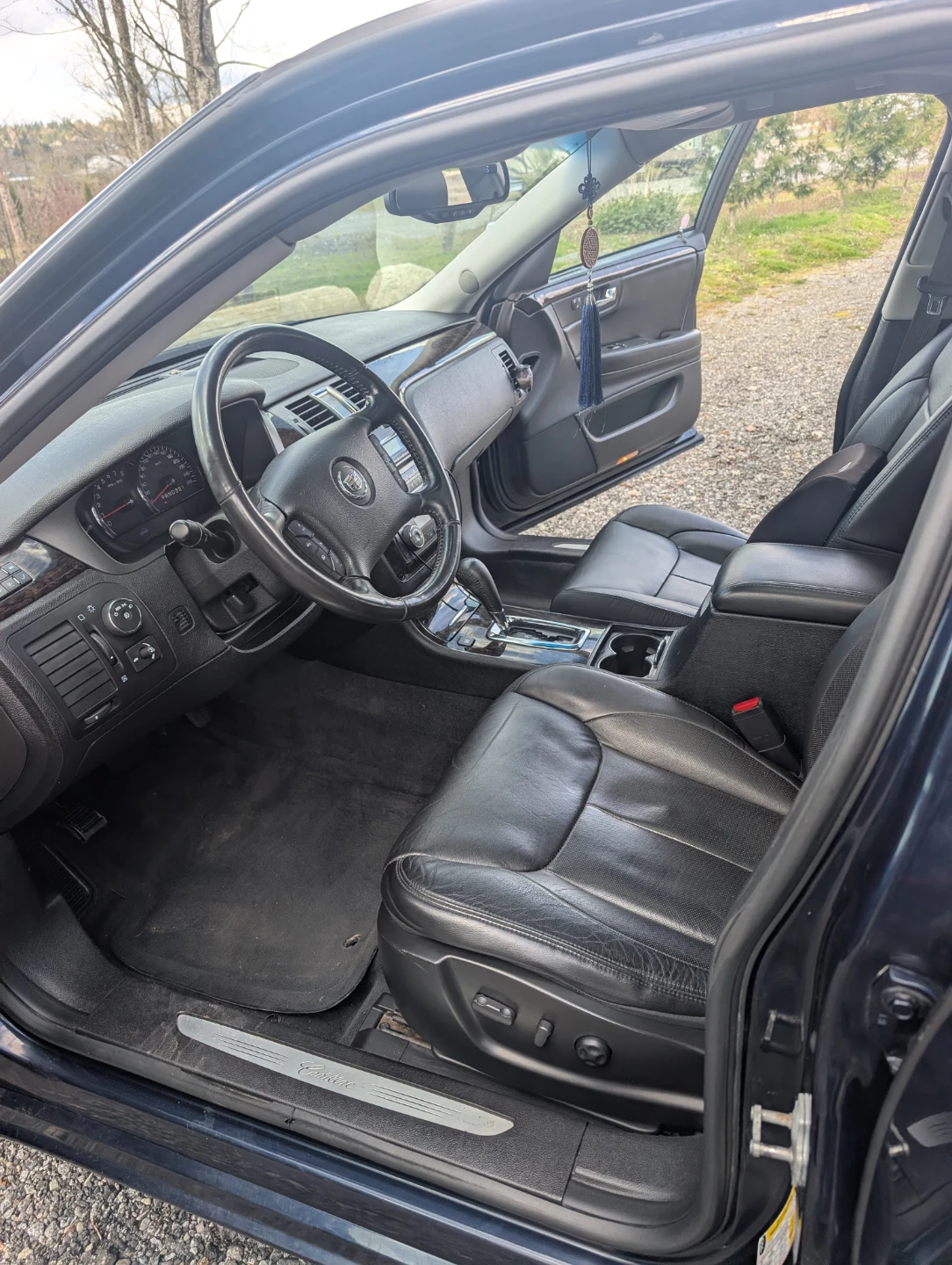 2009 Cadillac DTS sedan console shift - photo 5
