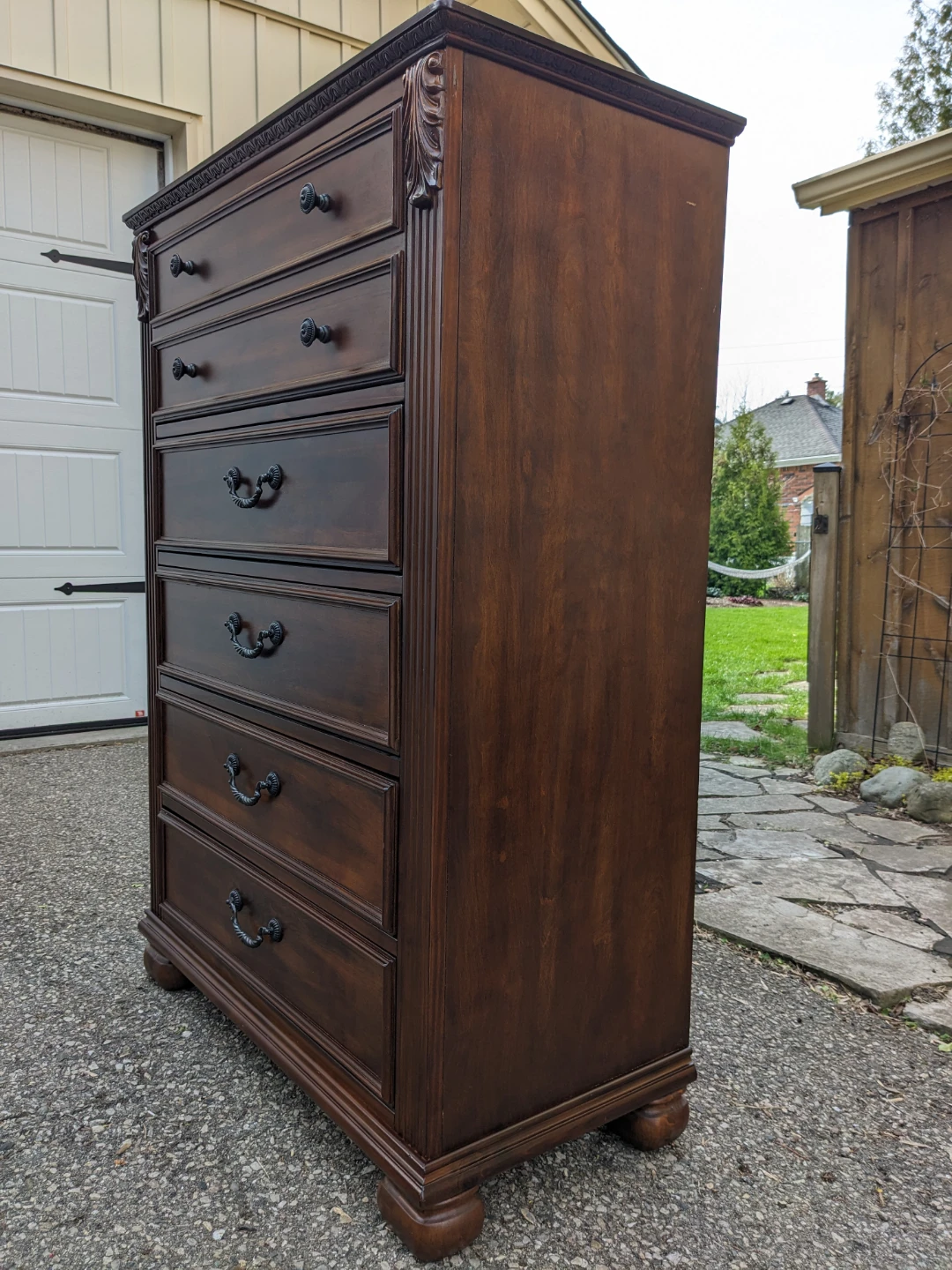 Ashley Design Leahlyn Chest -Excellent Condition - photo 4