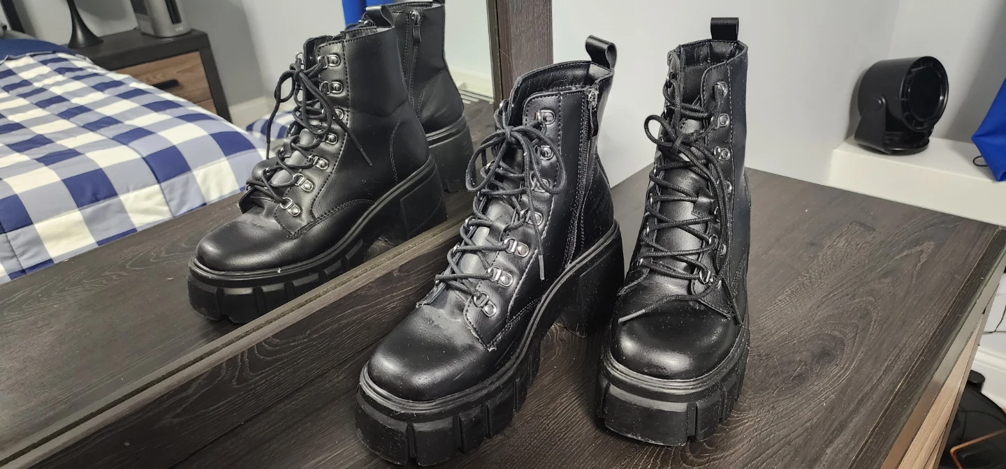 FITORY Black Platform Lace-Up Boots