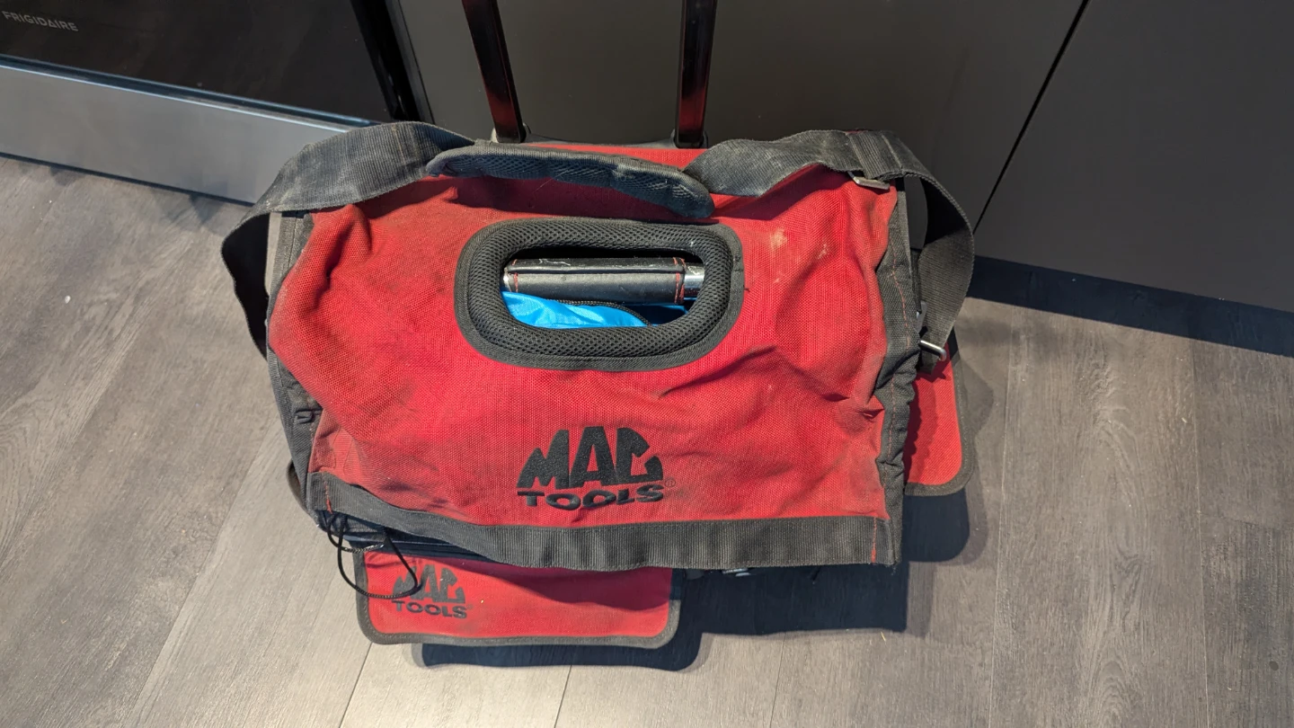 MAC TOOLS Rolling Tool Bag