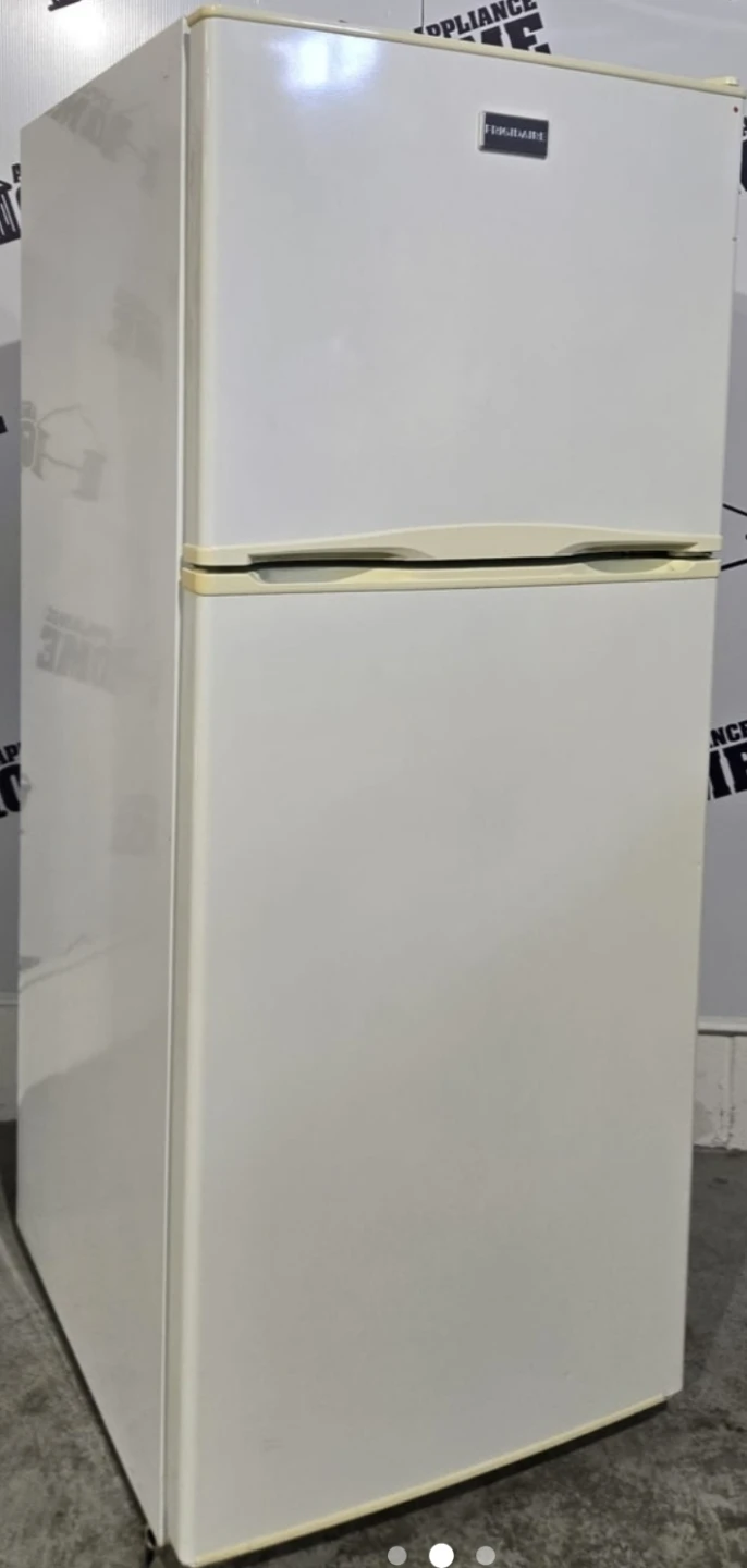 Frigidaire White Top Freezer Refrigerator - photo 2