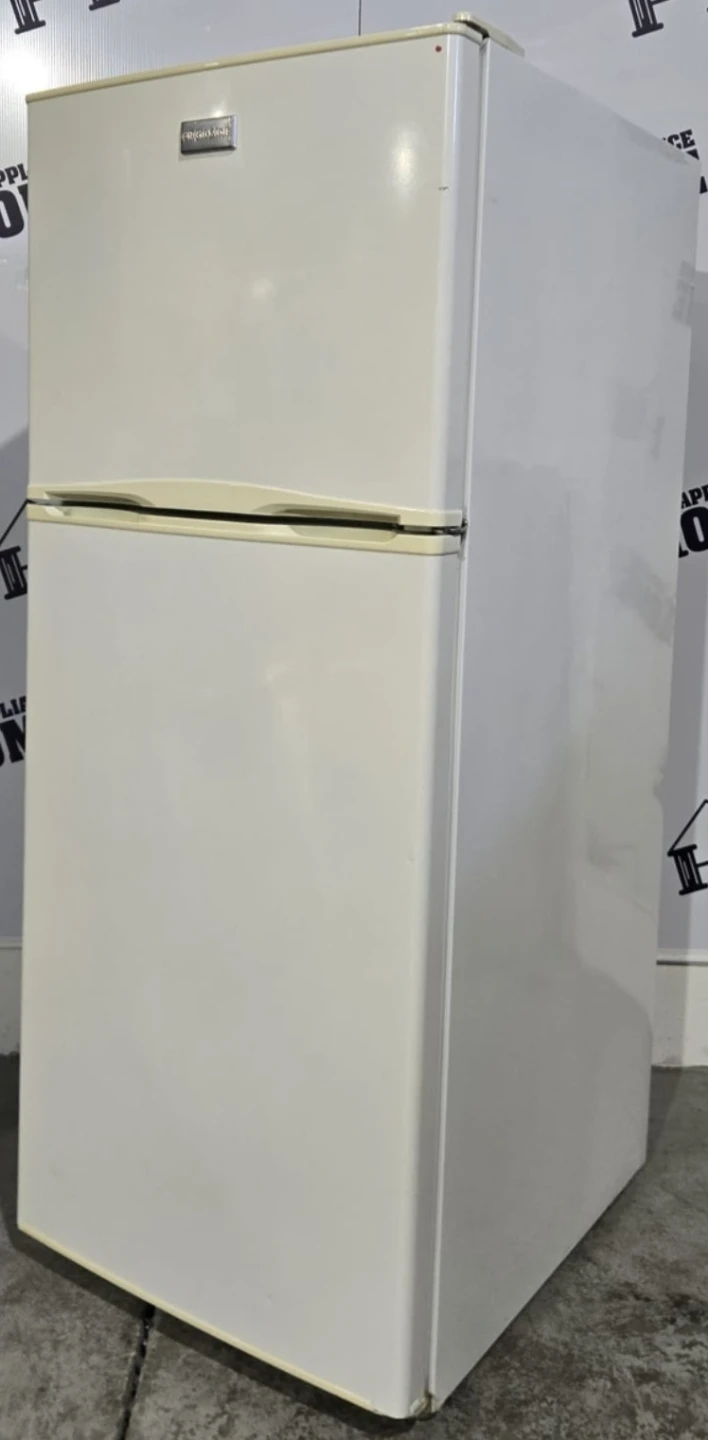 Frigidaire White Top Freezer Refrigerator - photo 3