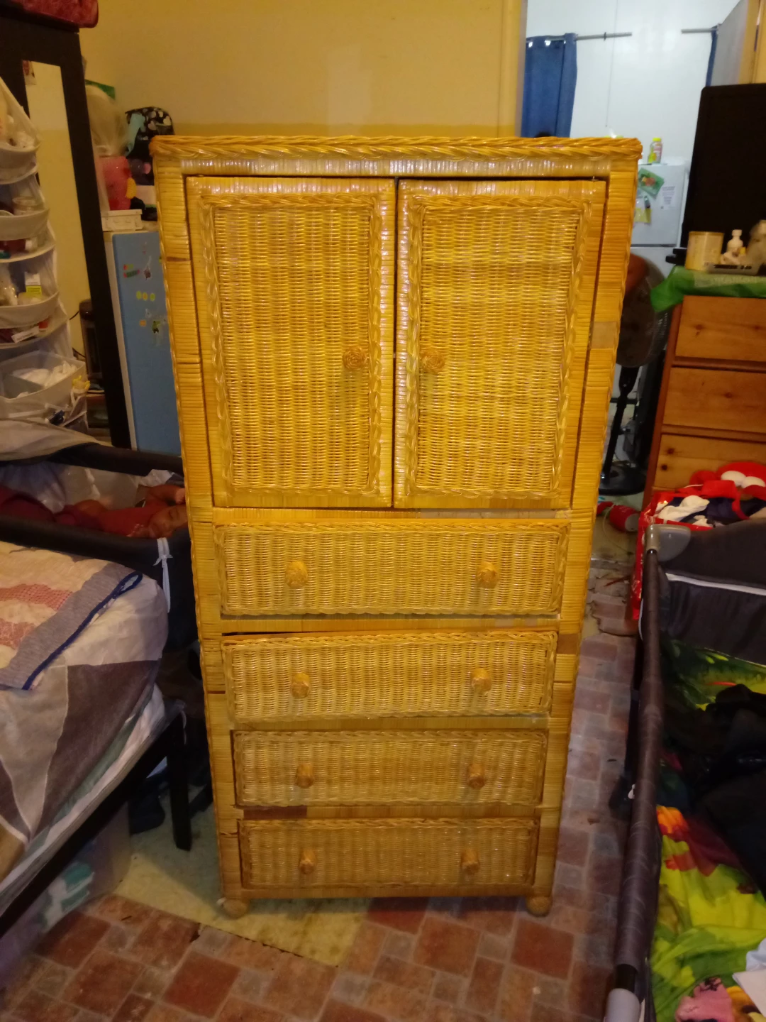 Wicker Chest of Drawers and Cabinet Dresser Gavetero