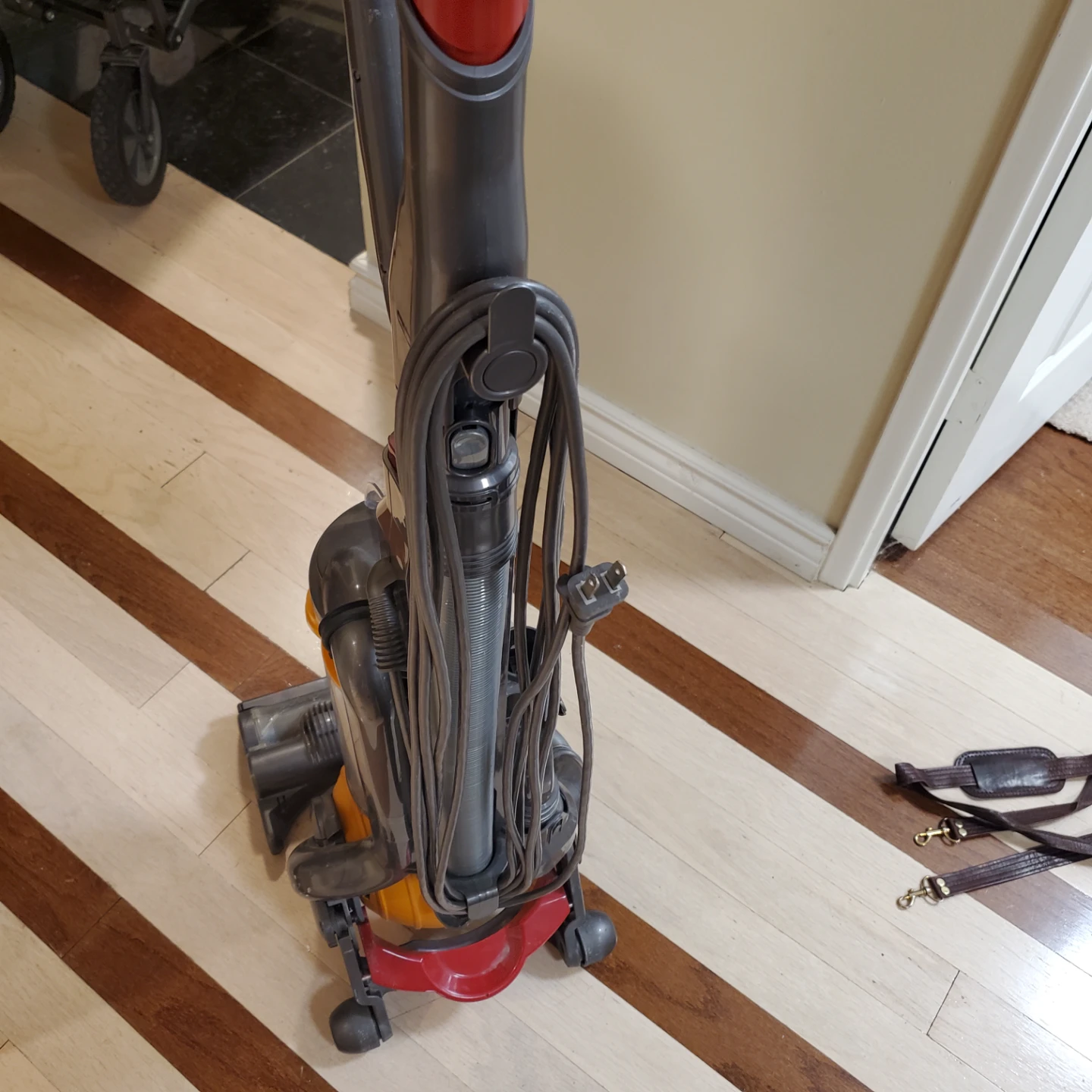 Dyson DC29 Vacuum Cleaner - photo 3
