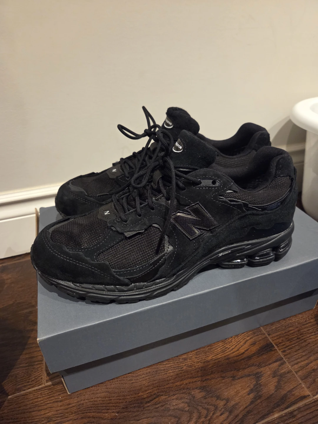 New Balance 2002R Gore-Tex Men's Shoes - photo 3