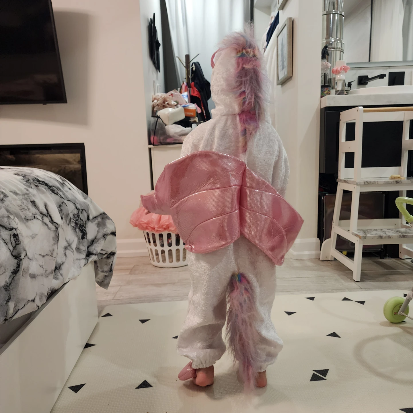 White Unicorn Costume with Pink Wings and Horn - photo 2