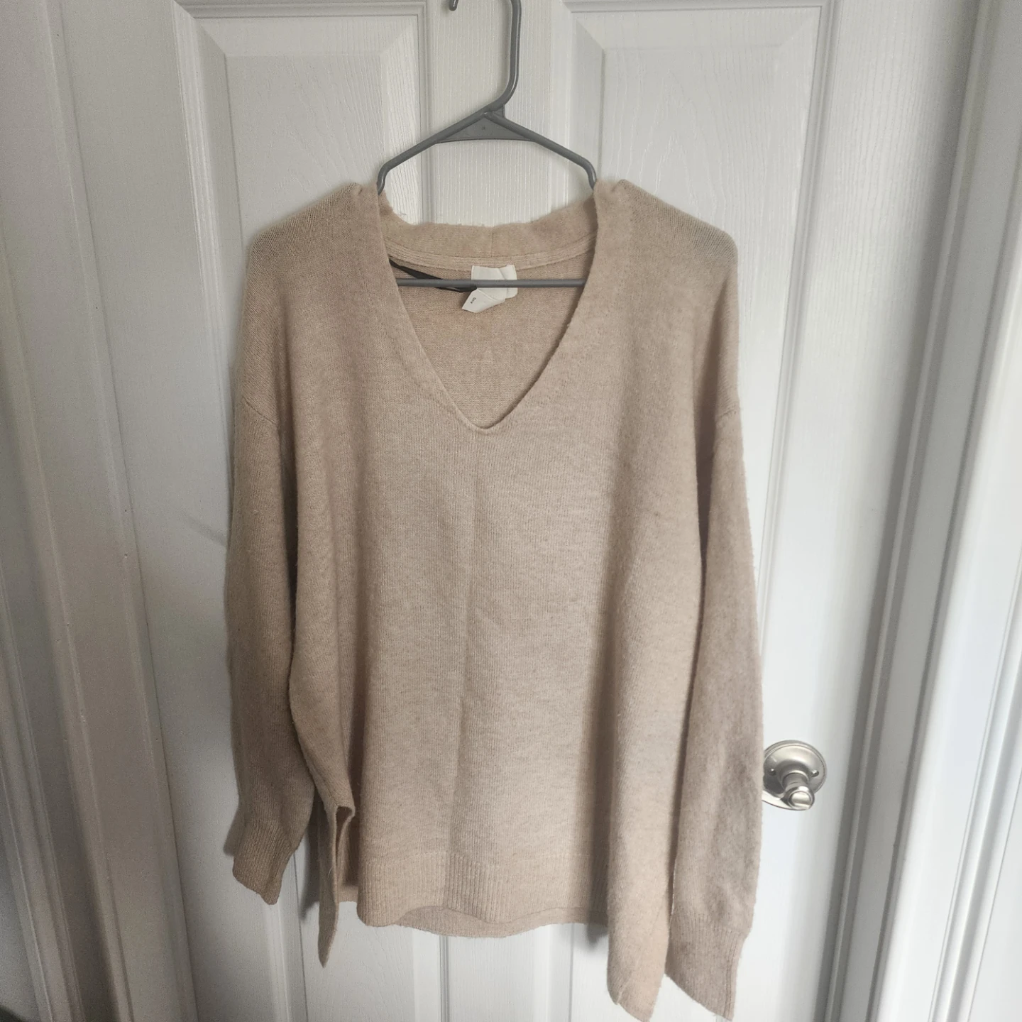 H&M Women Beige V-Neck Sweater Size M