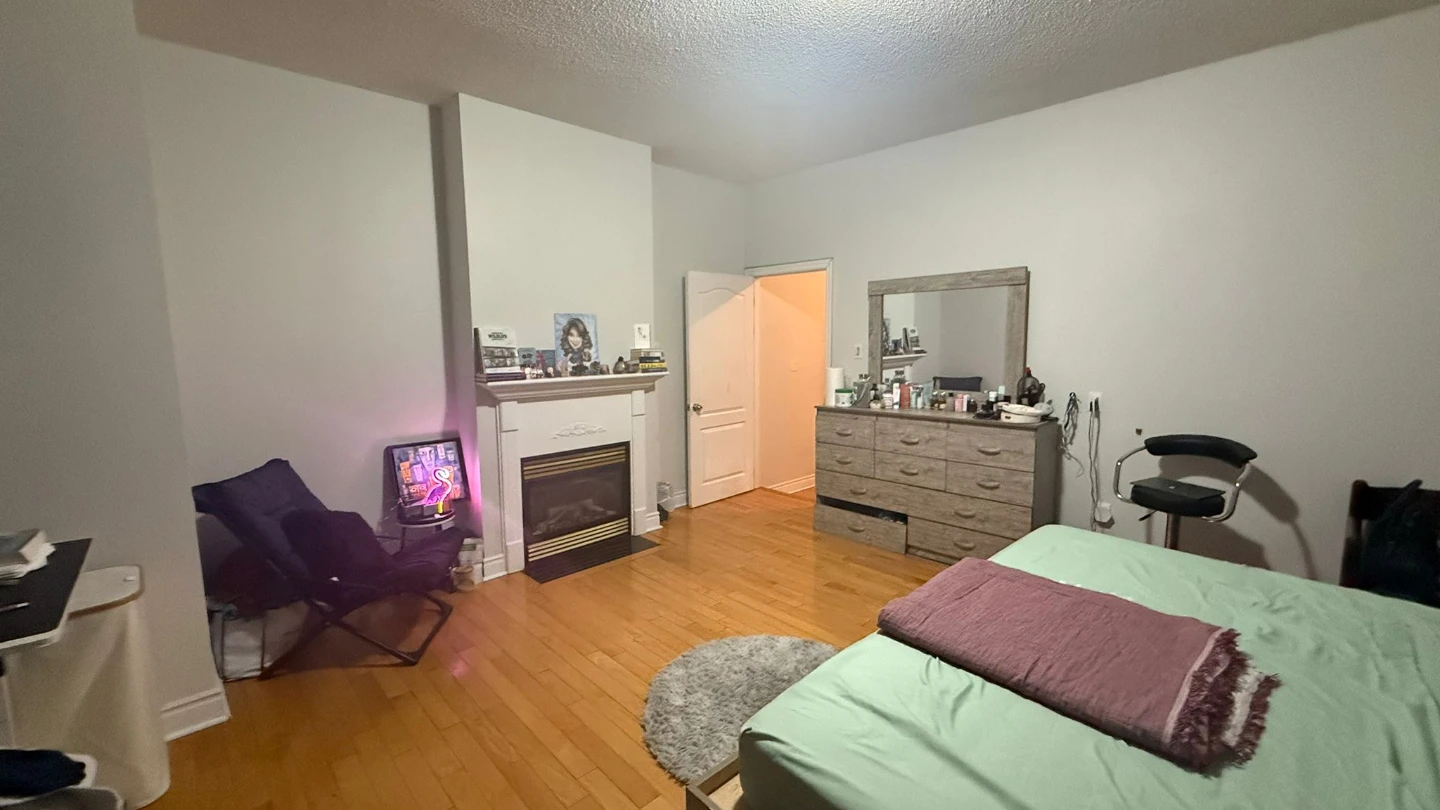 Private room for rent