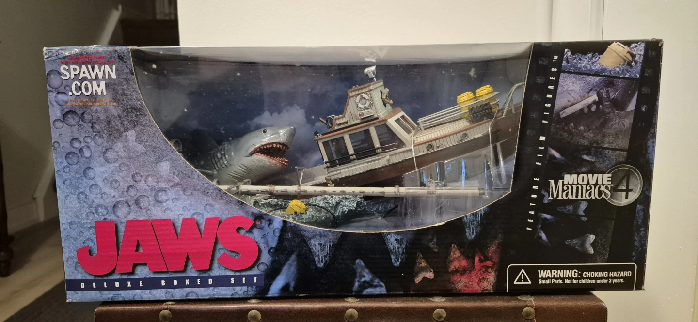 Jaws Deluxe Boxed Set Movie Maniacs Figure