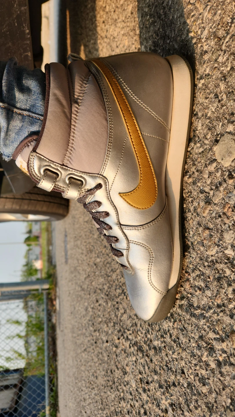 Nike W'S Aerofit High in Metallic Silver/Metallic Gold - photo 2