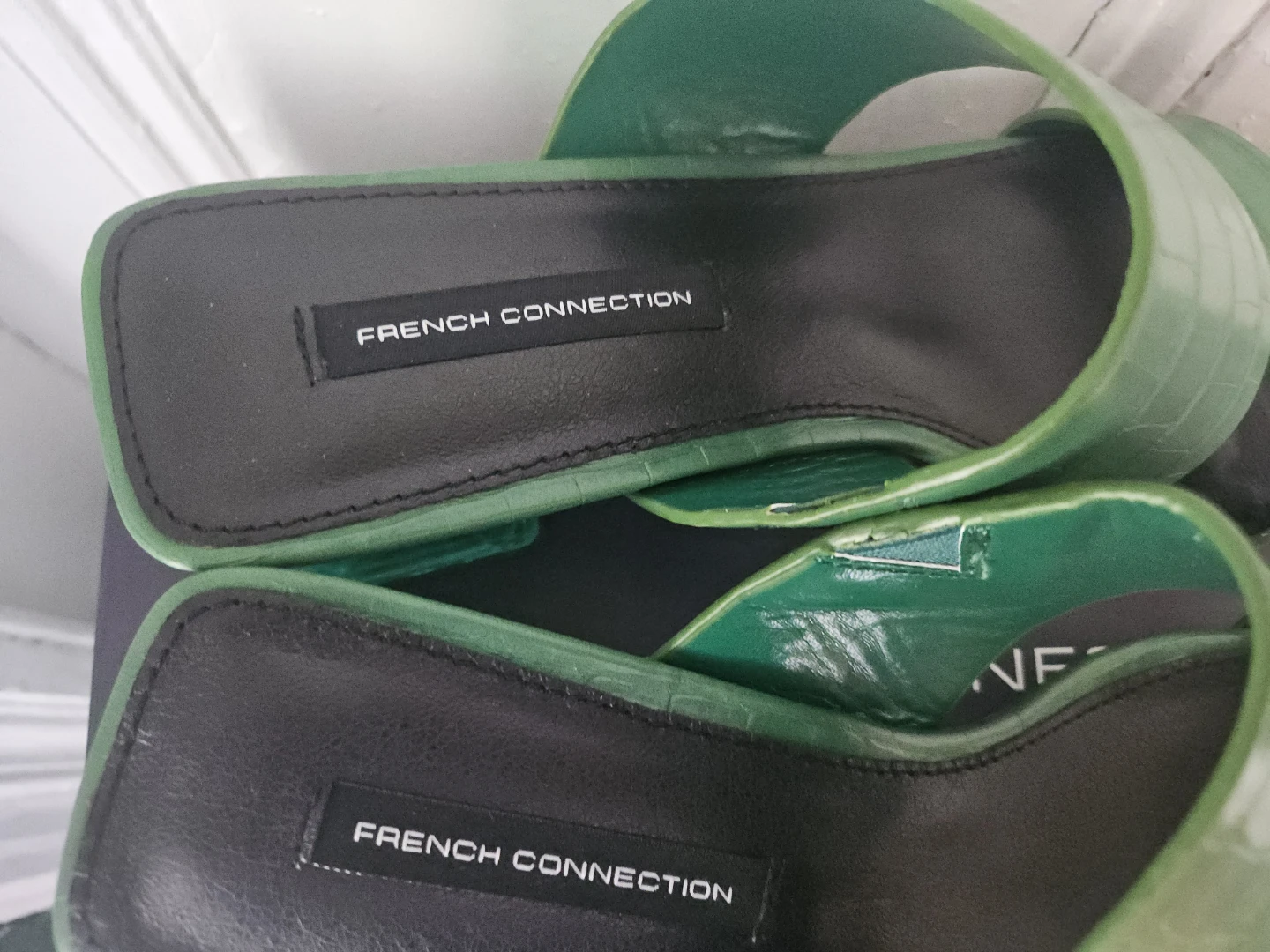 French Connection Green Crocodile Embossed Block Heels - photo 4