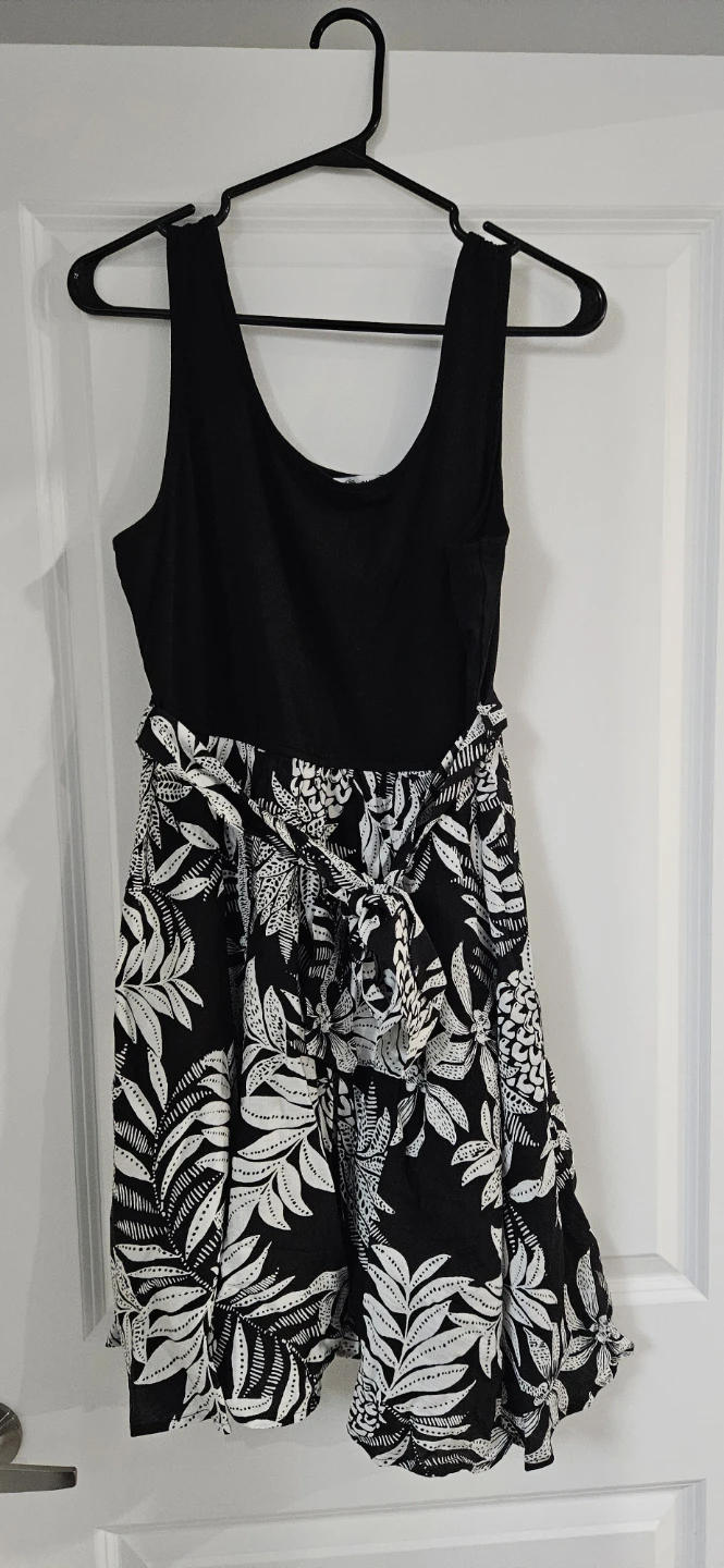 CUPSHE Black and White Floral Tank Dress