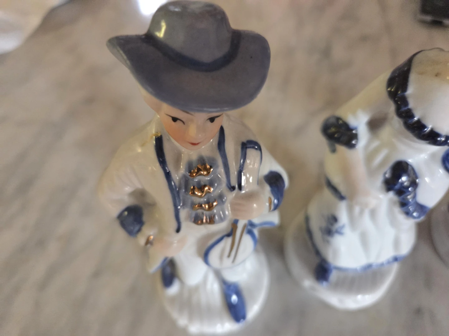 Set of 3 Porcelain Figurines - photo 2