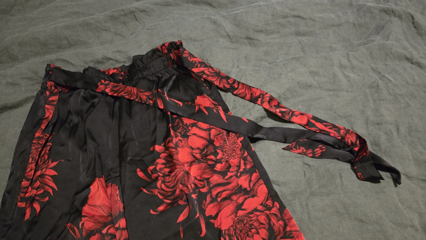 Faux Silk Black Red Floral Wide Leg Pants XS/TP - photo 3