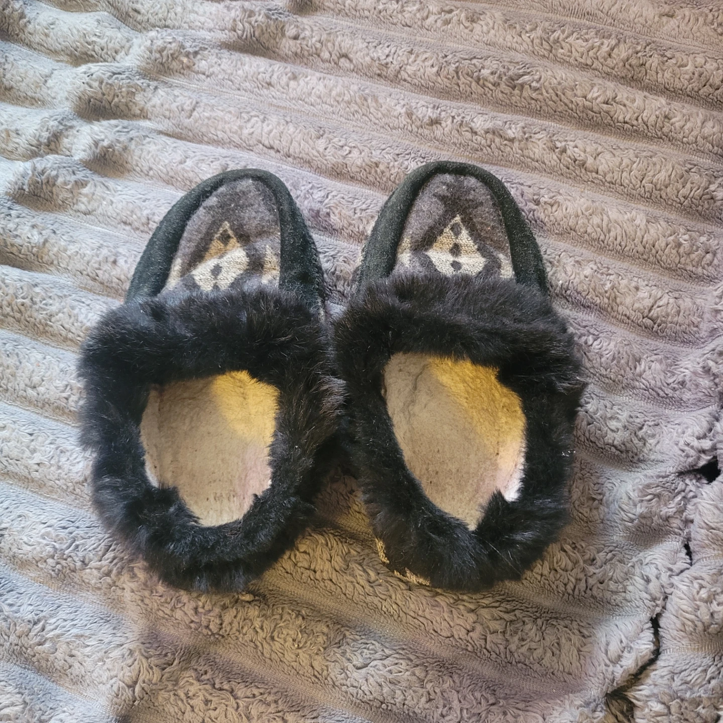 Manitobah Mukluks Slippers - Black Fur Lined W8 - photo 3