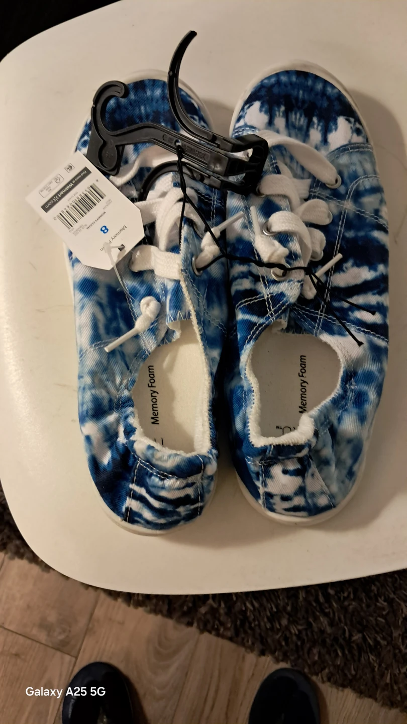 Time and Tru Women's Tie Dye Memory Foam Sneakers Size 8 - photo 2