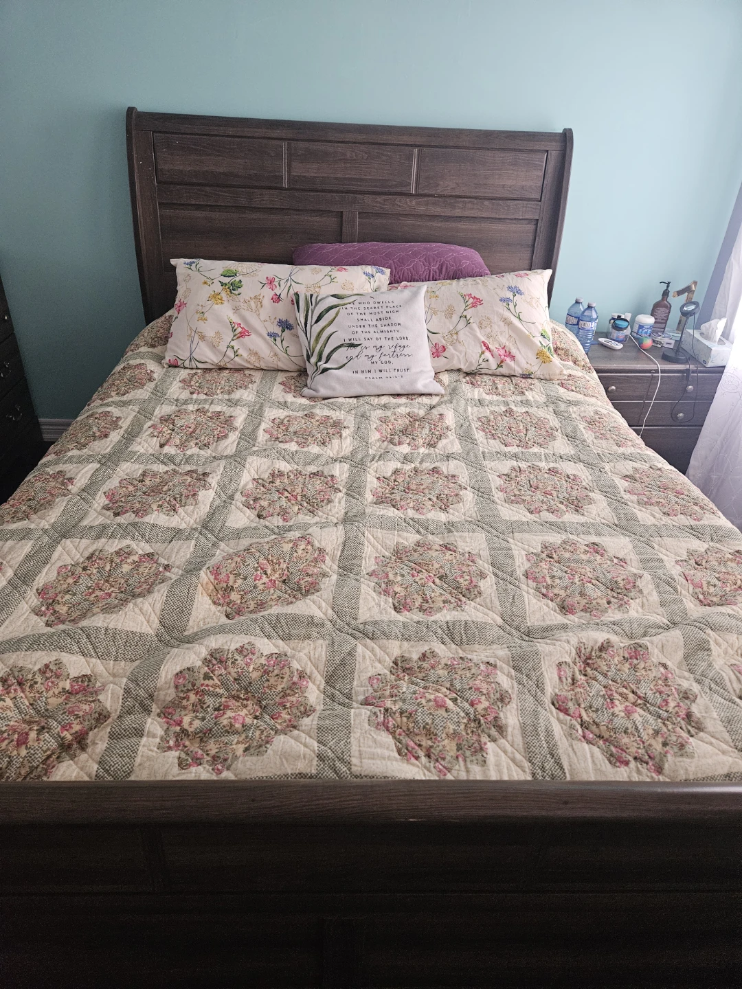 Moving  sale Queen size bed set with box $320 OBO