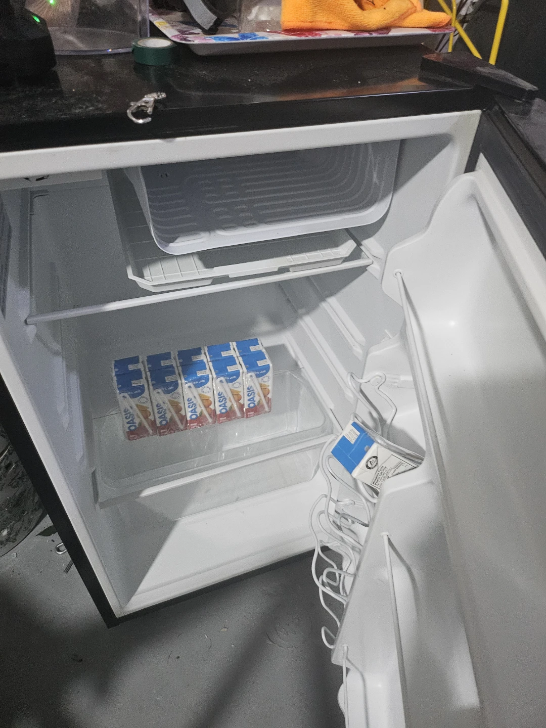 Koldfront Mini Fridge - photo 2