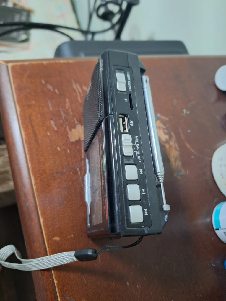 QFX Portable Radio - photo 2