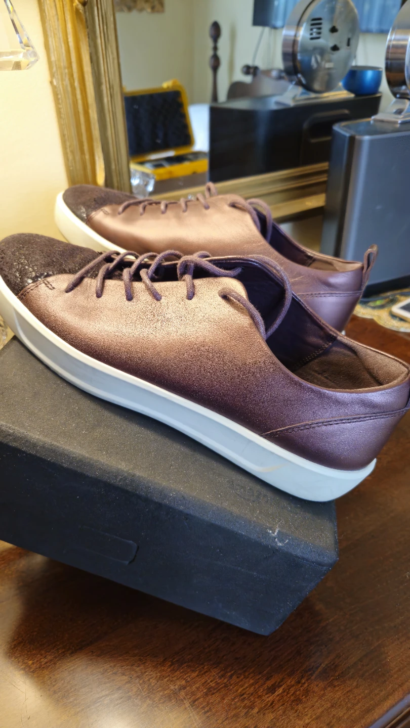 ECCO Leather Sneakers - Size 8 - Rose Gold - photo 4