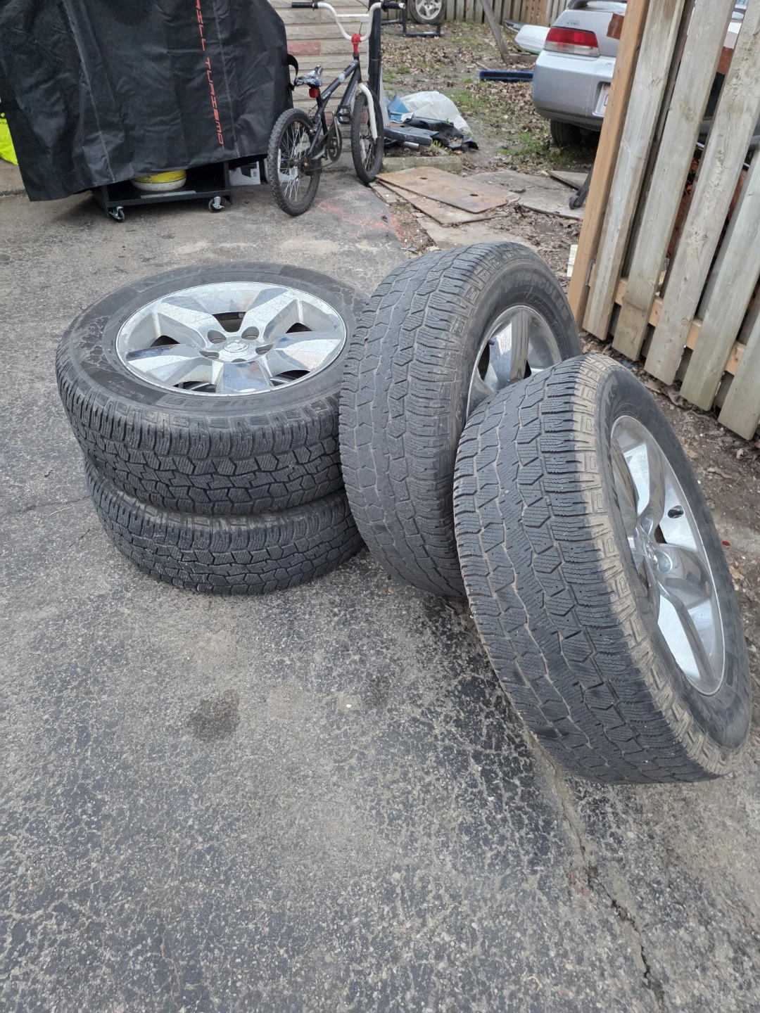 Set of 4 Winter Tires and Rims 275/60R20