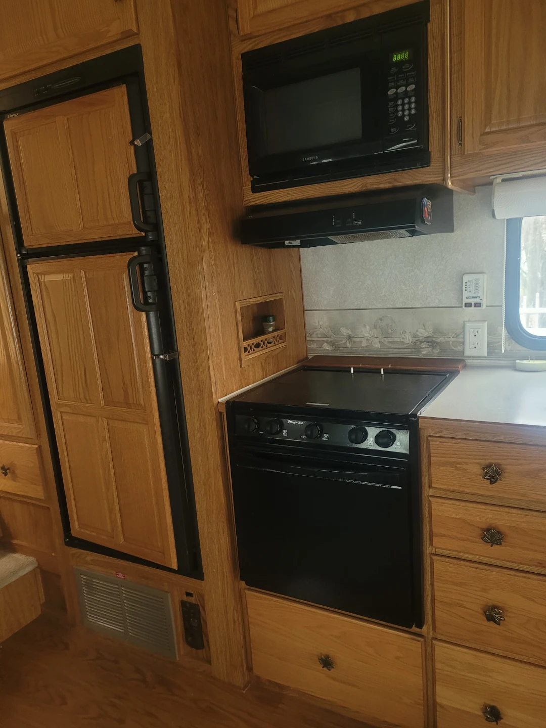 Fleetwood RV Wilderness Advantage Camper - photo 3