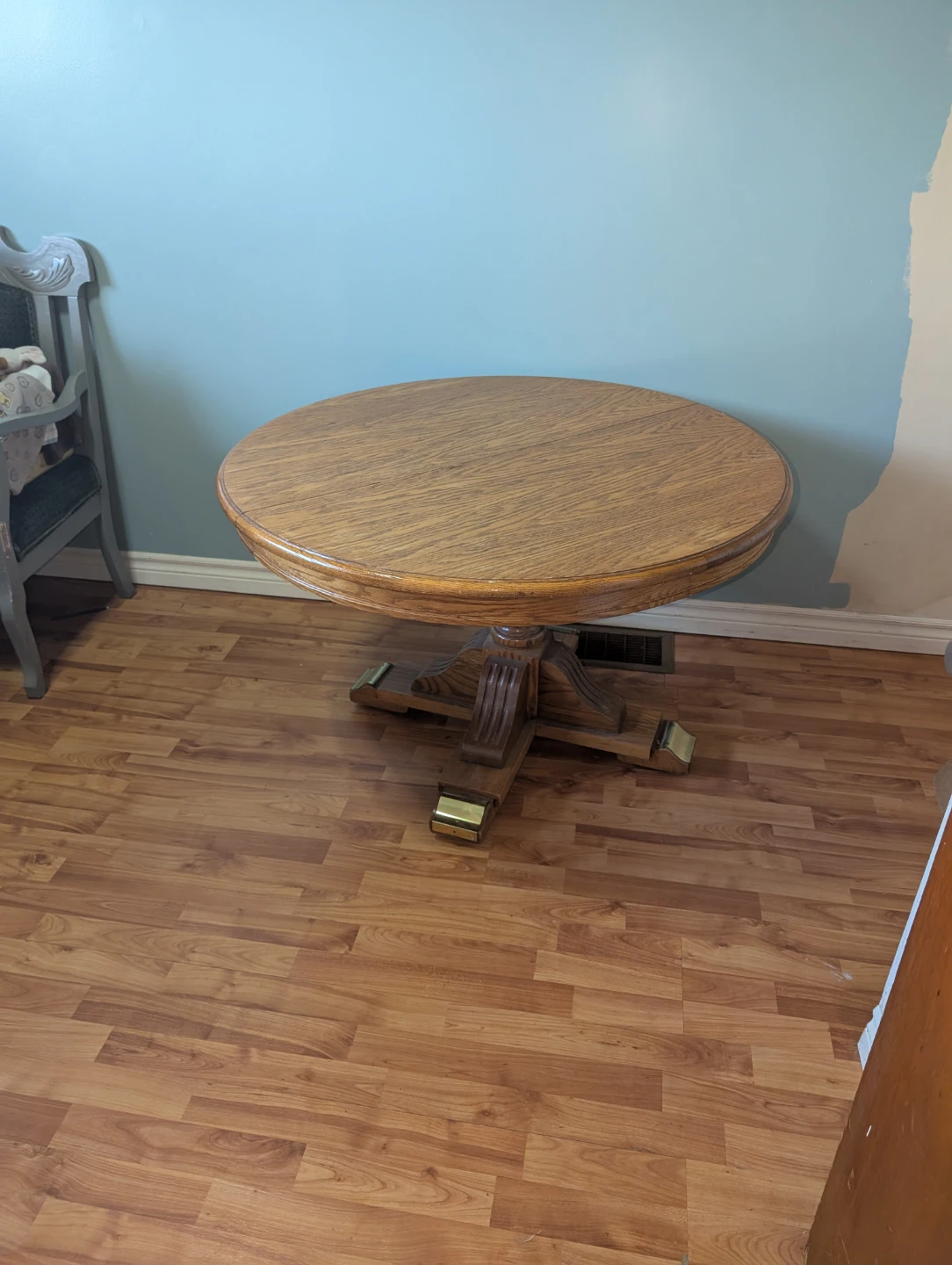 Round Oak Pedestal Table - photo 2