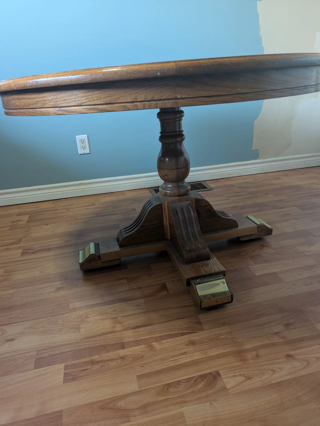 Round Oak Pedestal Table - photo 4