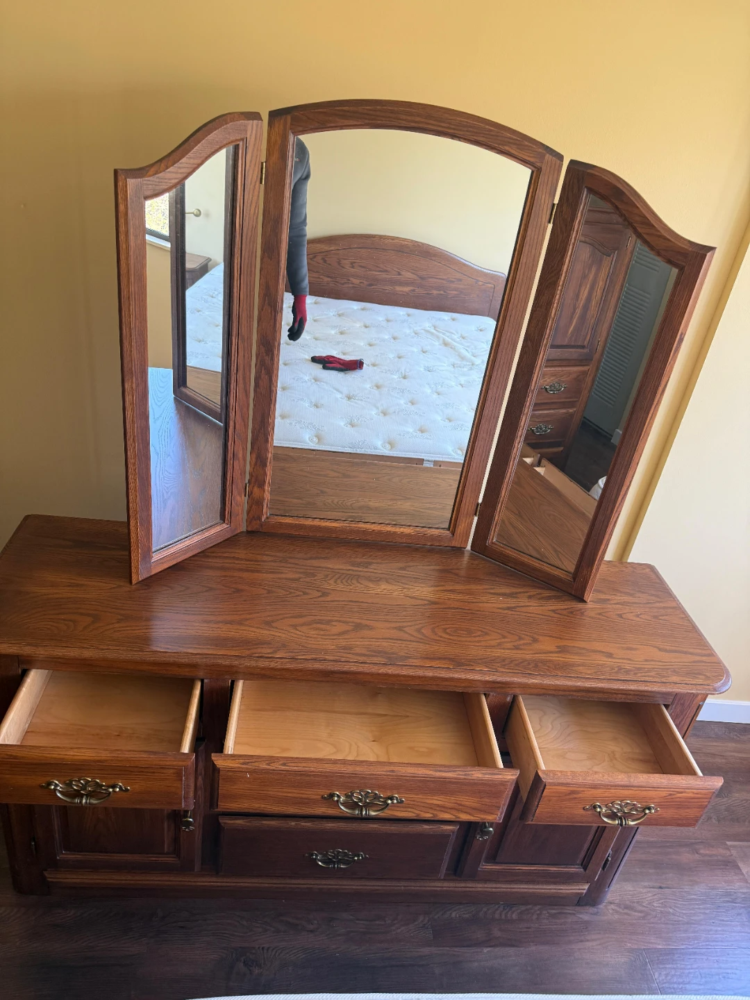 Solid Oak Dresser with Tri-Fold Mirror - photo 2