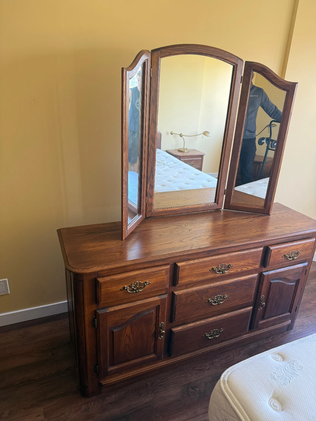 Solid Oak Dresser with Tri-Fold Mirror - photo 4