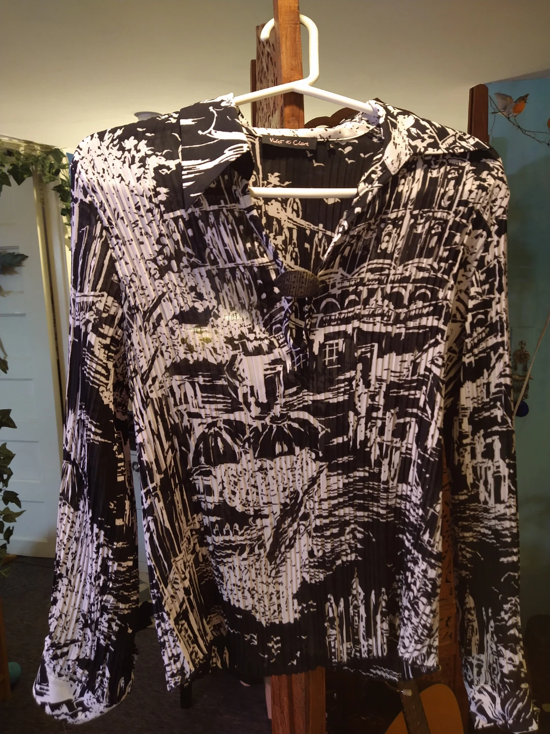 Violet & Claire Women's Black & White Print Sleeve Blouse