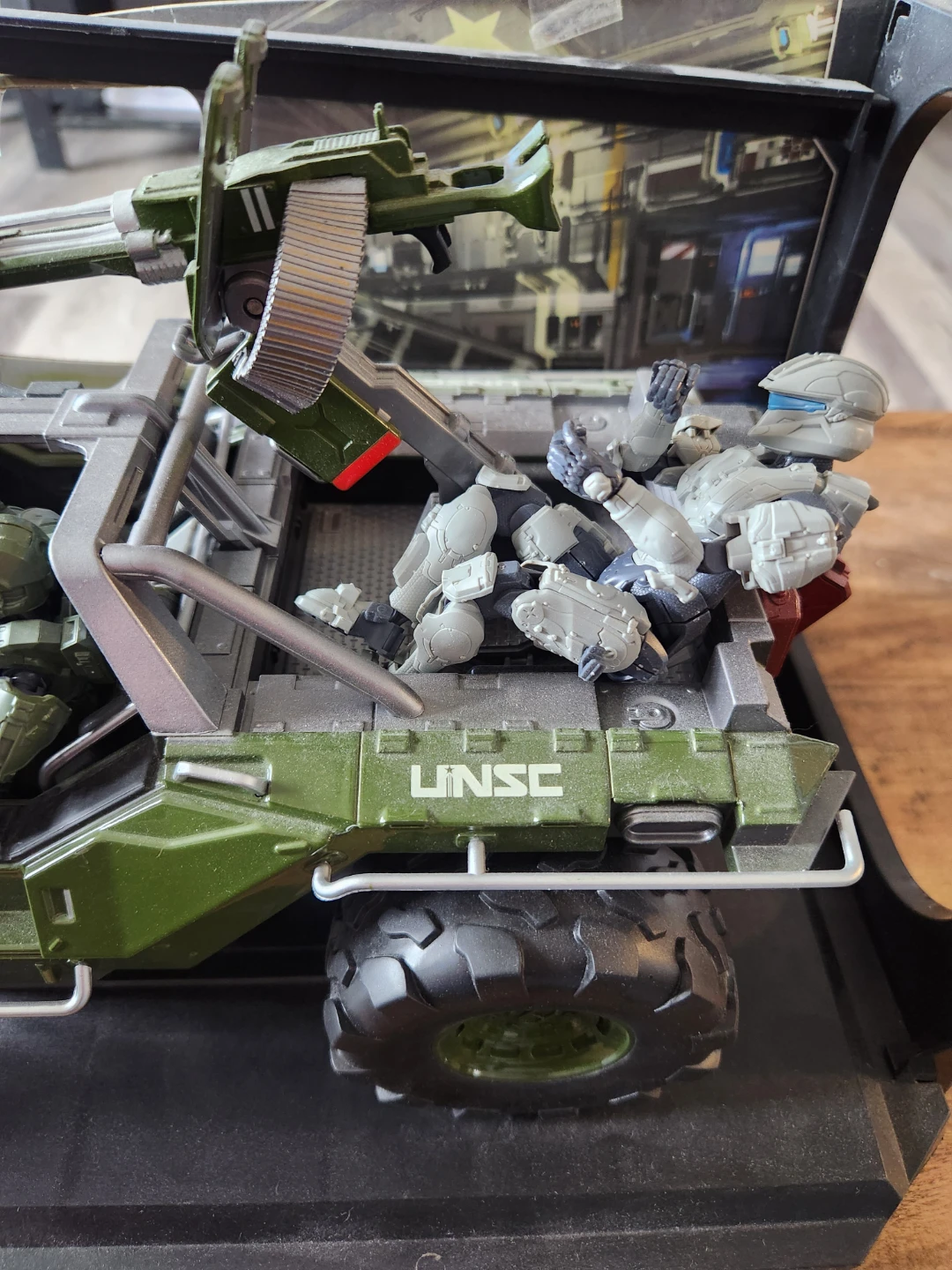 Halo Warthog Vehicle with Master Chief & Marines - photo 3