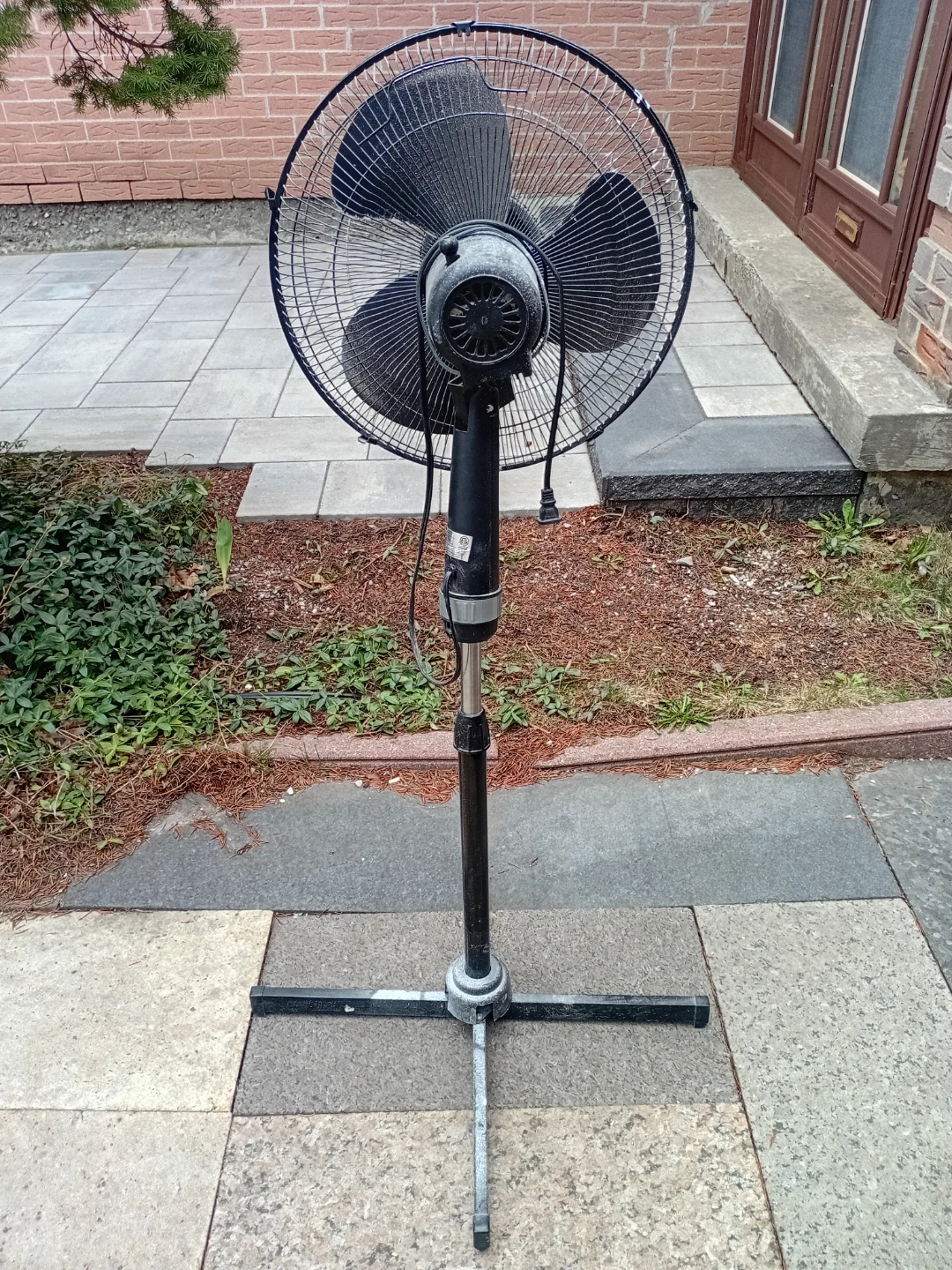 Black oscillating stand fan - photo 2